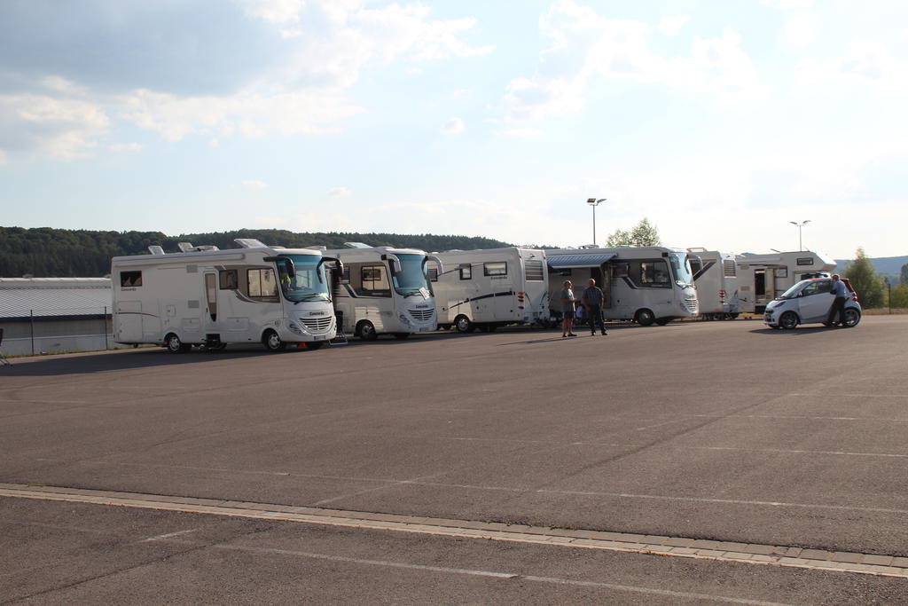 Der Platz füllt sich