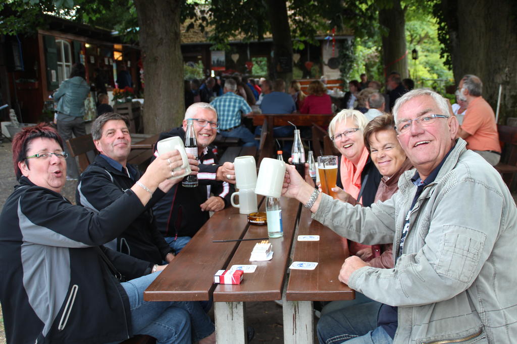 Gute Stimmung im Bierkeller