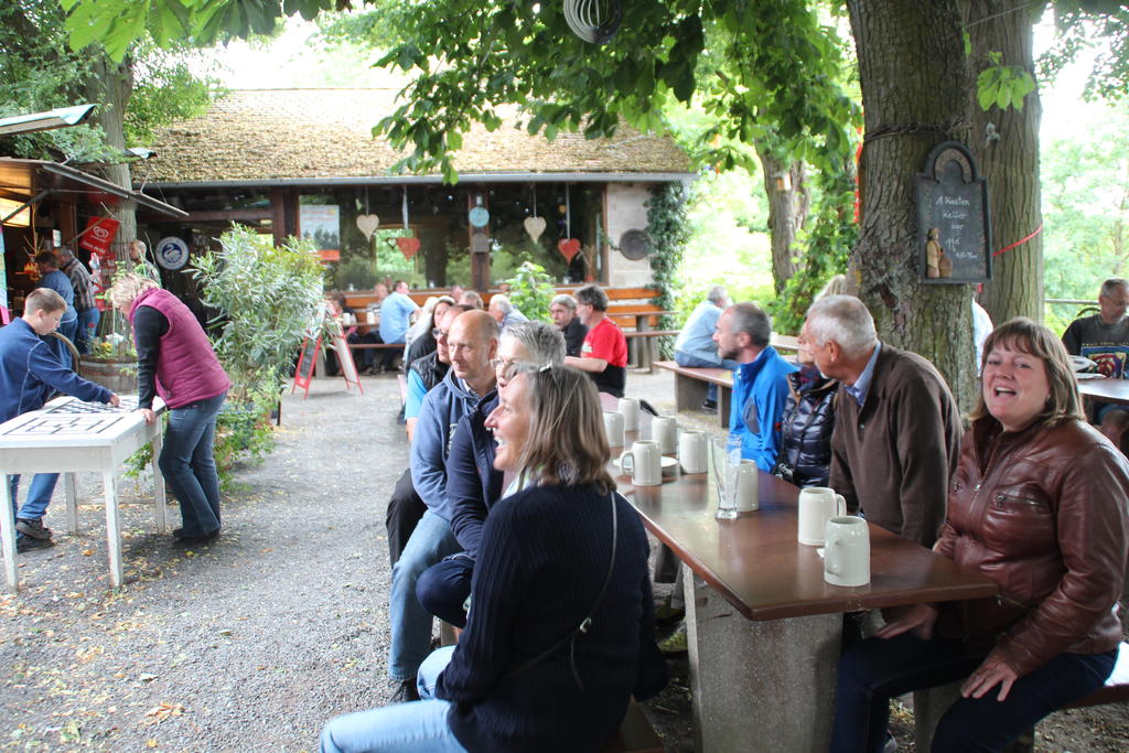 Gute Stimmung im Bierkeller