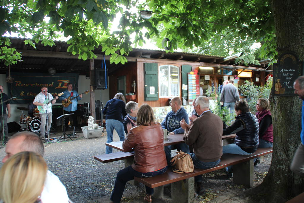 Die Band heizt ein