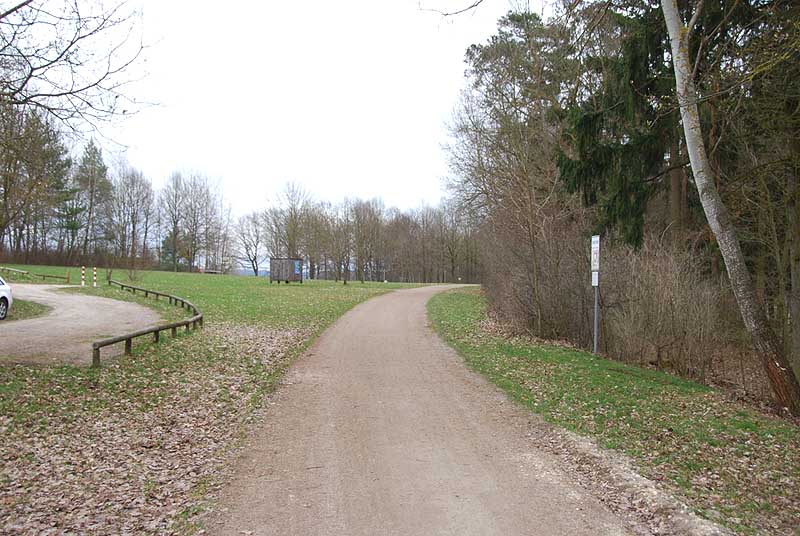 Fußweg um den See