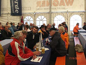 Die CRMFler im Zelt
