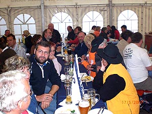 Die CRMFler im Zelt