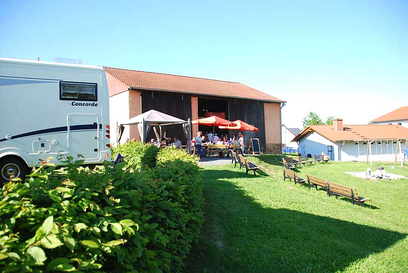 Vor der Scheune