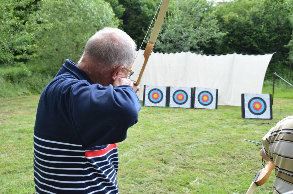 Beim Bogenschießen