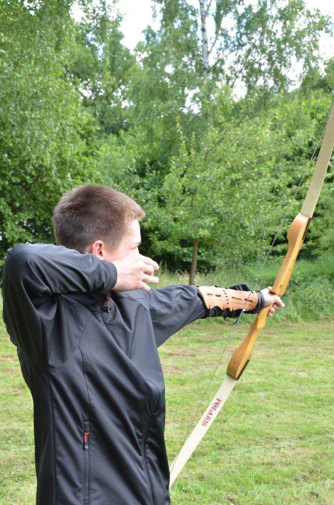 Beim Bogenschießen