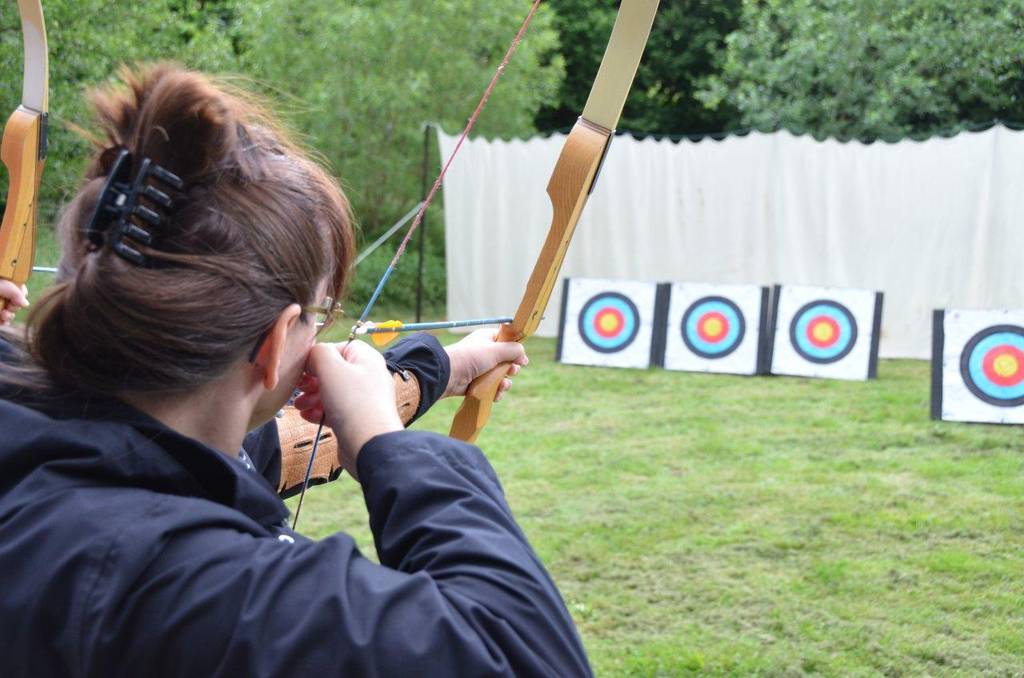Beim Bogenschießen