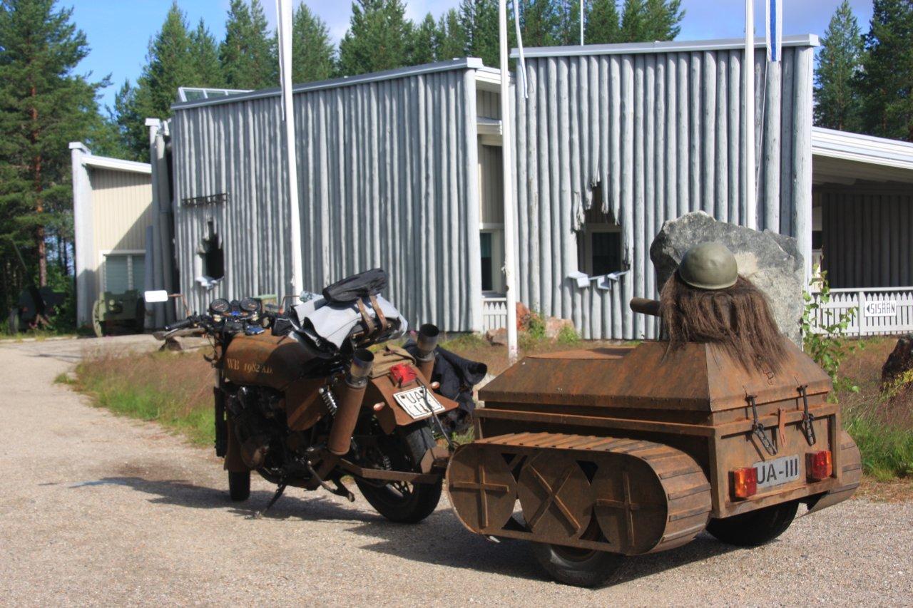 Der echte Fan rollt mit dem eigenen Panzer an