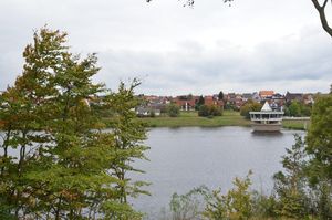 Der Twistesee mit dem Café im See