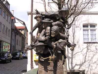 Der Motivbrunnen "Die verdruckten Allg&auml;uer"